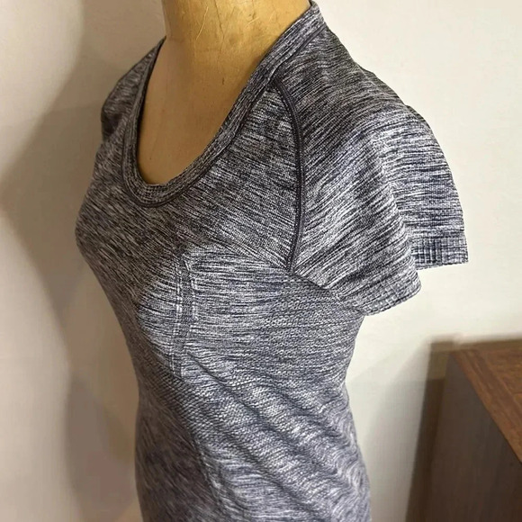 Lululemon 6 swiftly tech blue heathered short sleeve in great pre owned cond - Picture 5 of 8